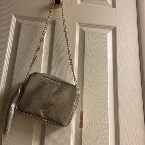 Victoria’s Secret metallic silver, crossbody bag with tassel zipper pull - Picture 4 of 6